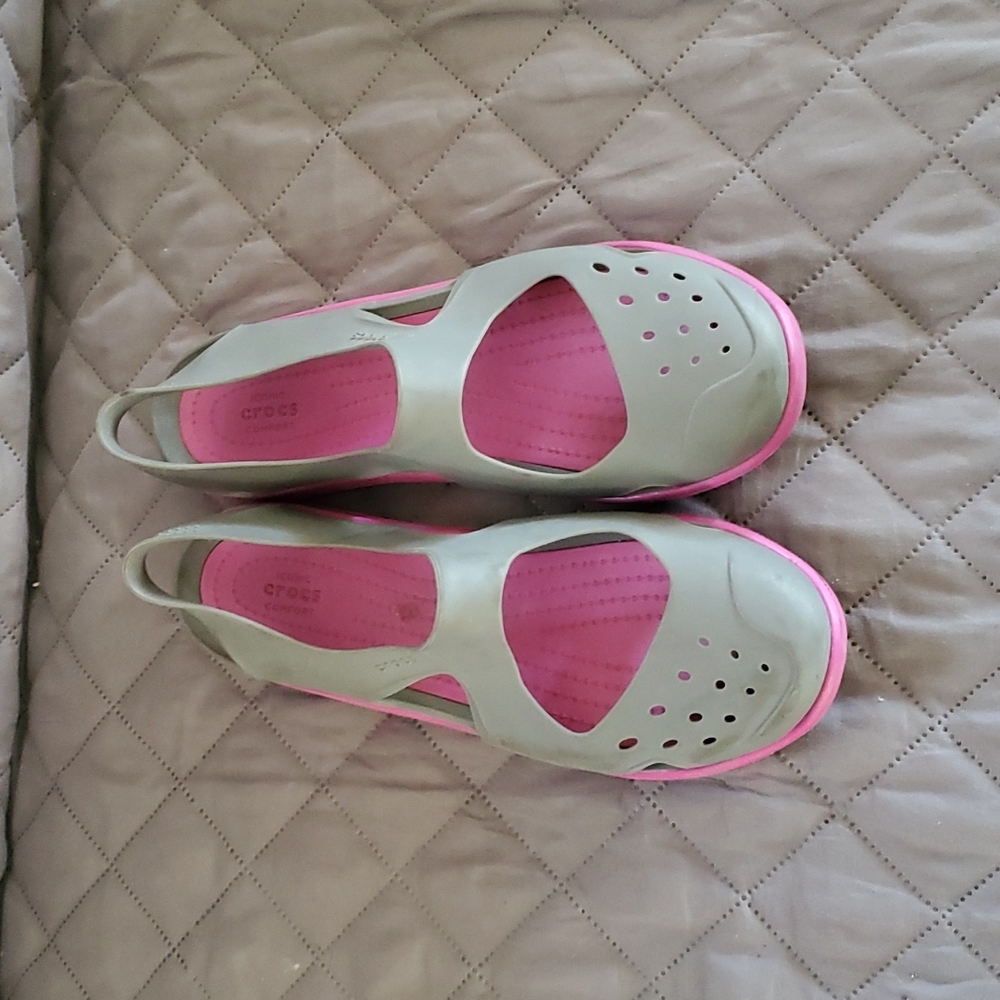 Crocs Ionic Flats - image 1